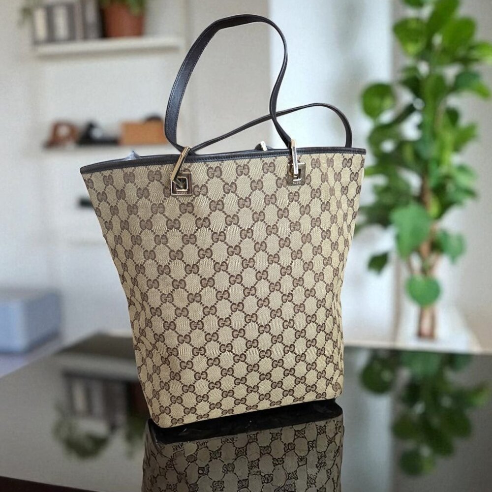 Gucci GG Canvas Tote w/COA and dust bag
